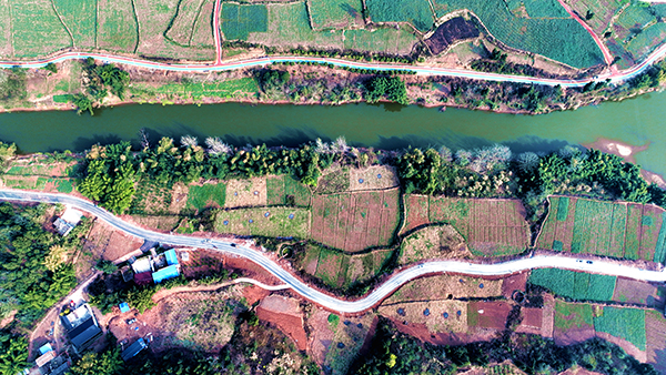 眉山仁寿:行稳致远 曙光在田堙跳跃_fororder_乡村道路四通八达-供图-仁寿县委宣传部